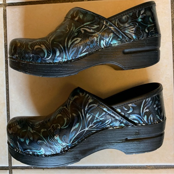 Dansko Professional Clogs EUC - Picture 4 of 9